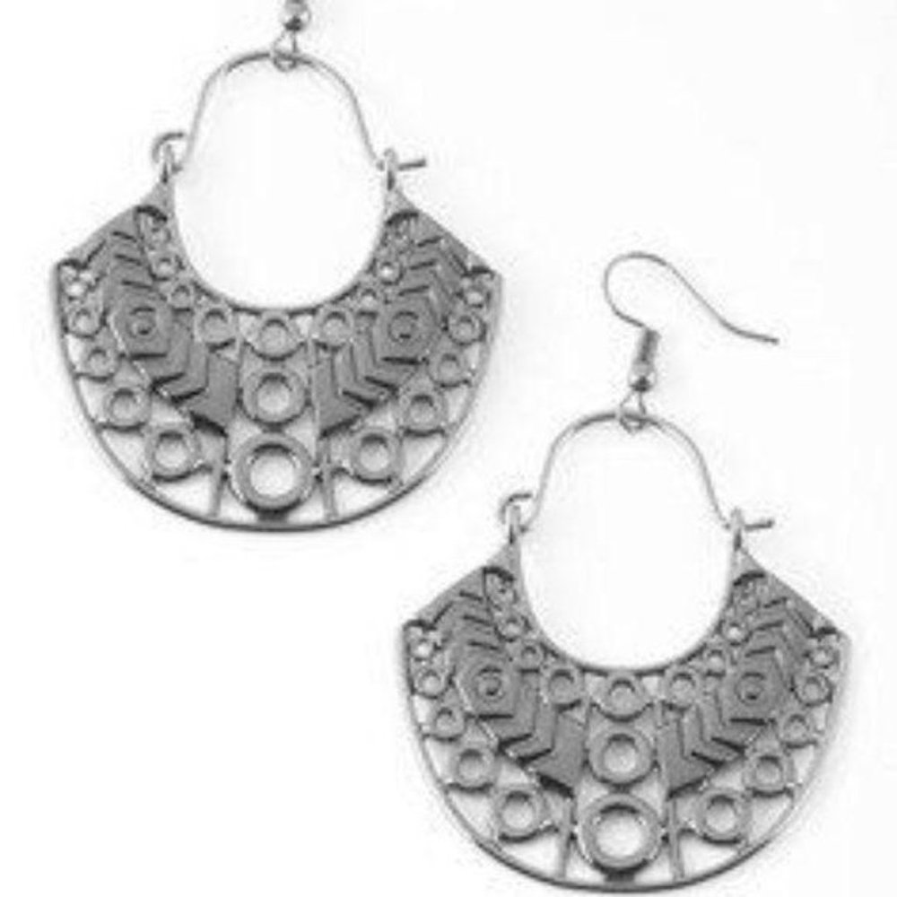 E177 ❤️ Indigenous Idol – Black Gunmetal – Earrings - Picture 3 of 8